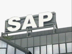(schneller Zoom auf das SAP-Gebäude)
